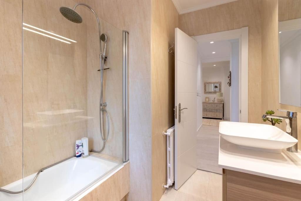 Apartamento Luxury Centro Bilbao Garaje Extérieur photo