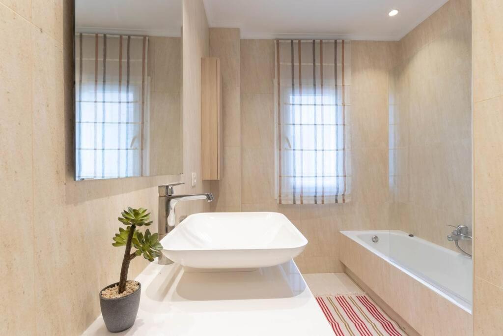 Apartamento Luxury Centro Bilbao Garaje Extérieur photo